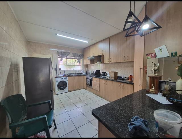 2 BEDROOM APARTMENT FOR SALE IN RAVENSWOOD